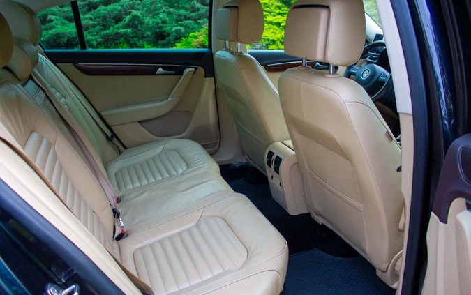 Volkswagen Passat cena 49900 przebieg: 196700, rok produkcji 2011 z Warszawa małe 596